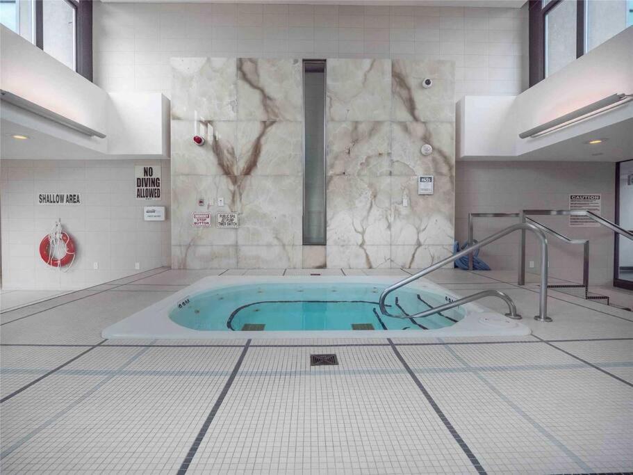 Lakeview Condo In Downtown With Free Parking. Toronto Exterior photo